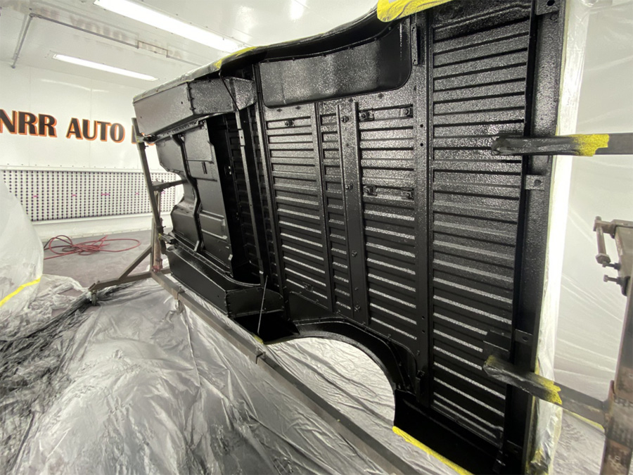 Vehicle body on the rotisserie 